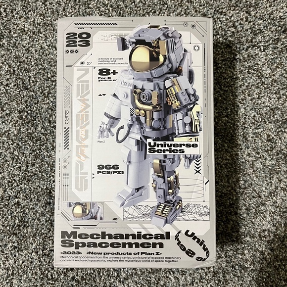 Mechanical Spaceman Building Blocks Set, New without tags - Picture 2 of 10
